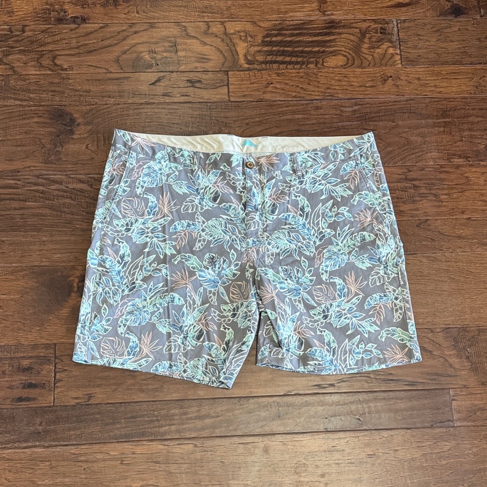 Tommy Bahama Men’s Tropical Print Shorts Size 44 Big & Tall Gray Island Resort